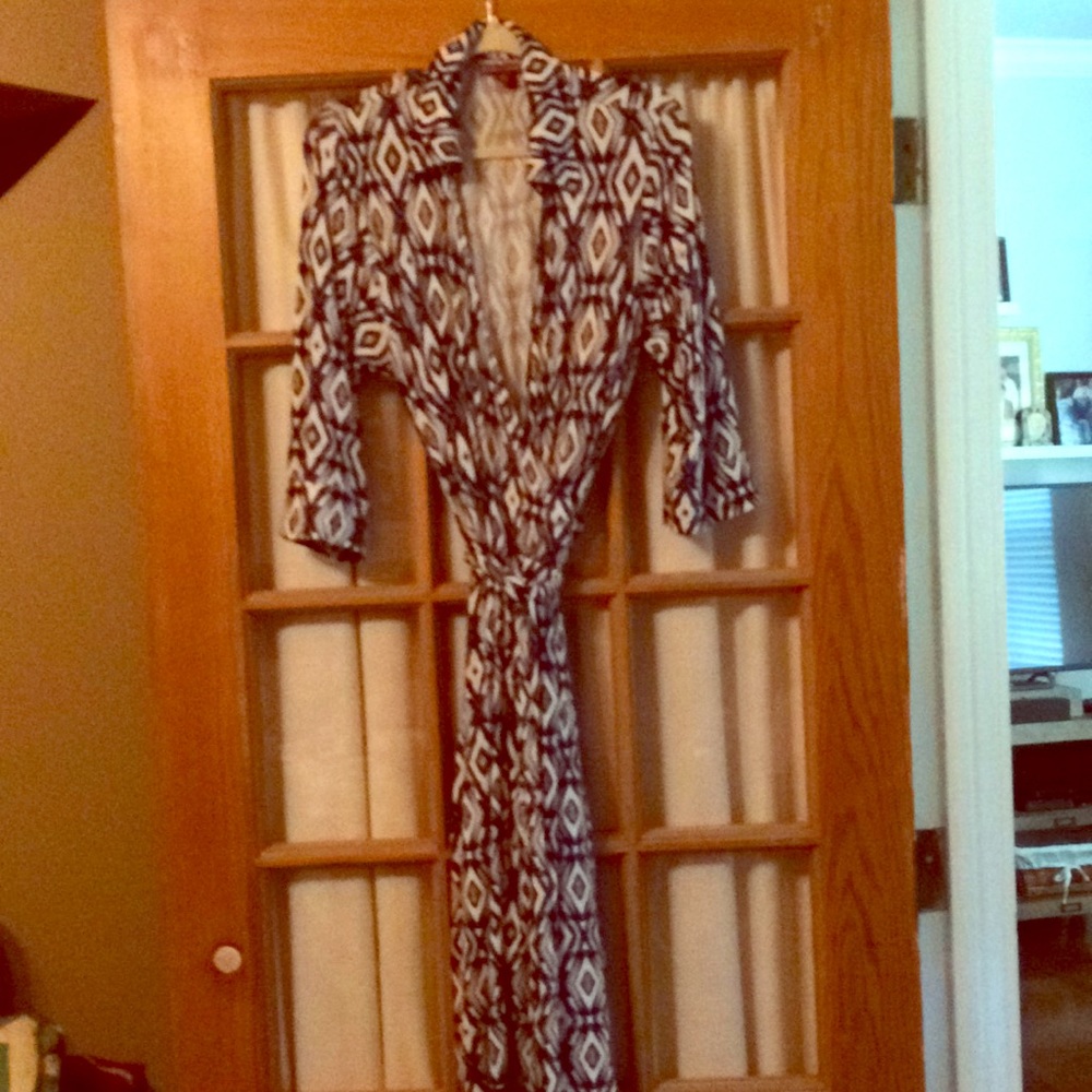 Blue and white graphic wrap dress.   3/4 sleeve